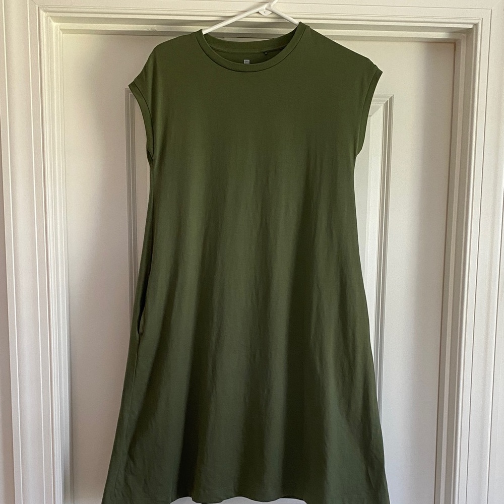 100% cotton Uniqlo Olive Green Sleeveless A-Line Mini Dress with pockets !